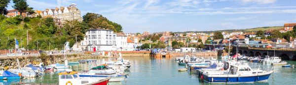 Port de Folkestone, dans le Kent, au sud -est de l'Angleterre