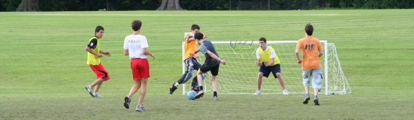 match de football durant le camp de football à Dicker College en Angleterre