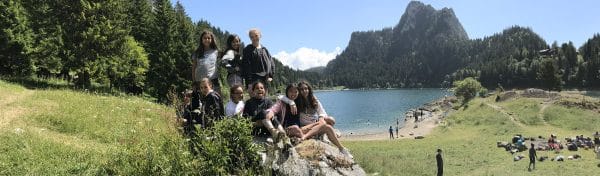 Enfants et adolescents en summer camp à Verbier, en Suisse