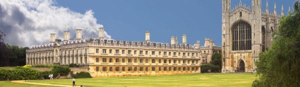 Vue de l'université de Cambridge depuis la rivière Cam