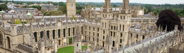 Vue aérienne des collèges universitaires d'Oxford, en Angleterre