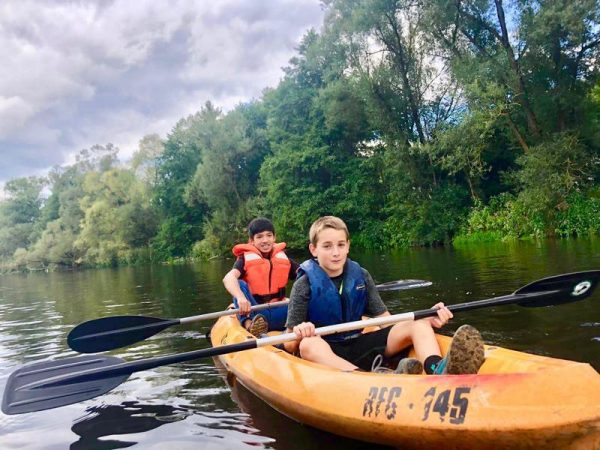 Séjour Linguistique Camp Regen : ici deux enfants en canoe