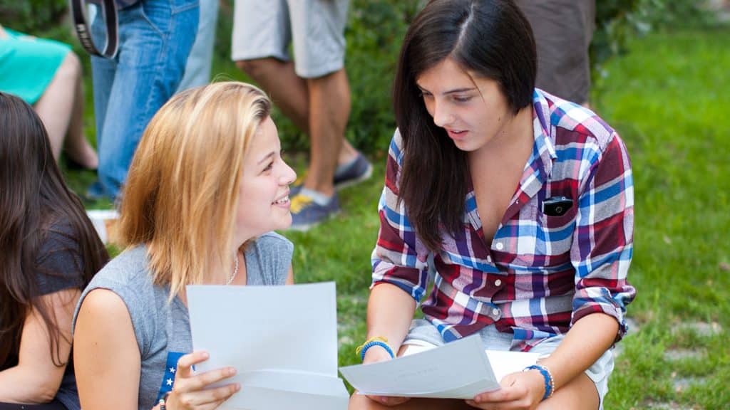 Séjour linguistique à Vienne : deux étudiantes comparent leurs cours