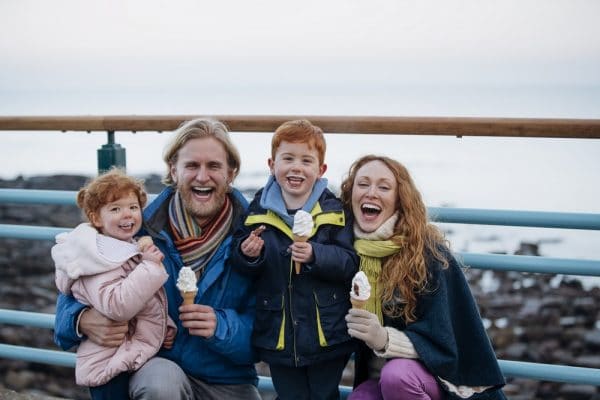 Famille irlandaise accueillant des jeunes en immersion totale