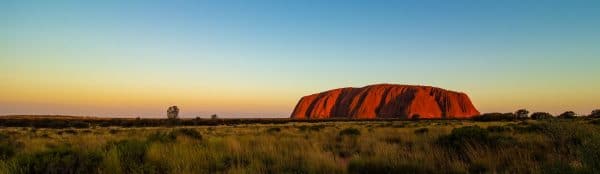 Uluru, au lever du soleil, à découvrir lors de votre séjour linguistique en Australie