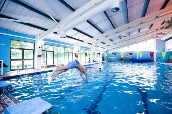 Activité natation à la piscine de Dicker College