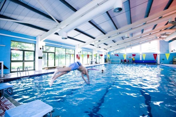 Acticité natation à la piscine de Dicker College