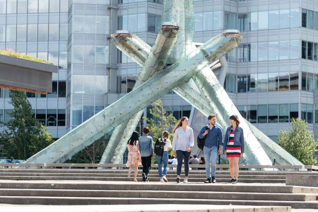 Etudiants se promenant à Vancouver, durant leur séjour linguistique au Canada