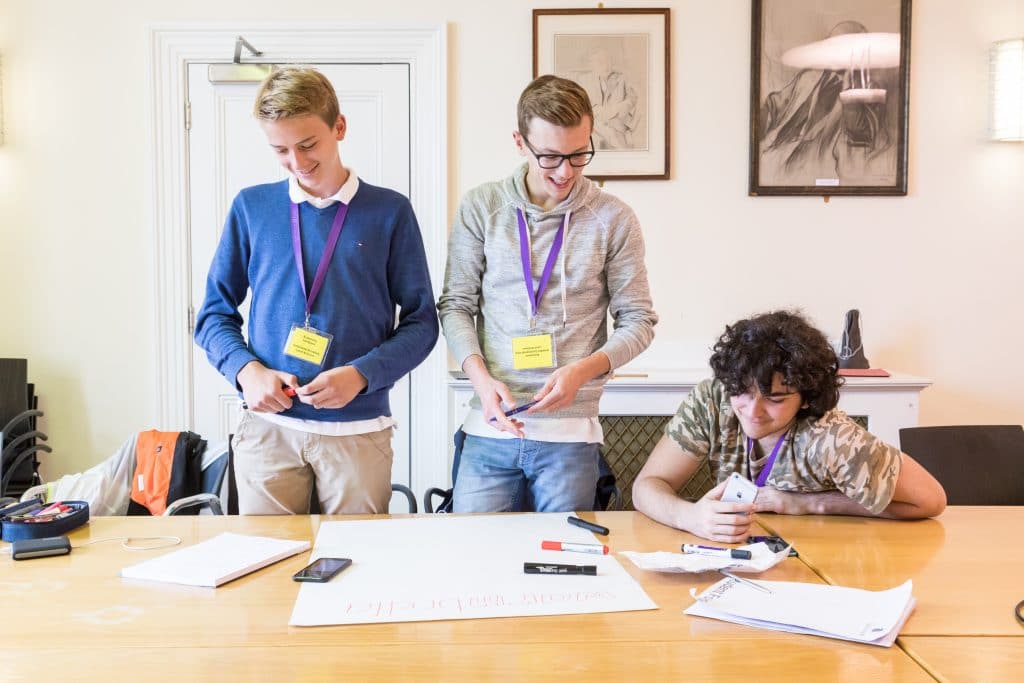 cours sur un sujet académique en anglais durant le séjour linguistique pré-universitaire à Cambridge en Angleterre