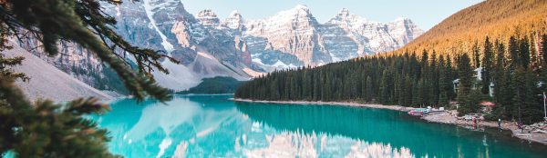 Lac Moraine, superbe lac glaciaire situé dans le parc national de Banff dans l'Ouest canadien, à découvrir lors de votre séjour linguistique au Canada