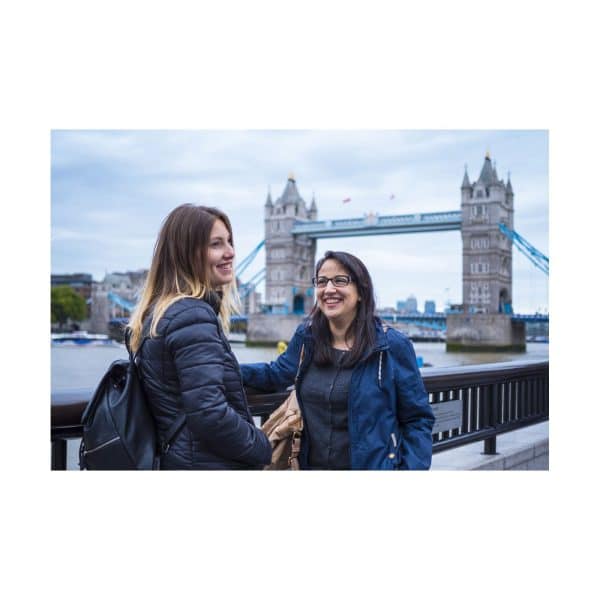 Etudiante en excursion à Londres avec son professeur durant son séjour en immersion chez un professeur