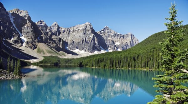 Lac Moraine situé dans le parc national de Banff dans l'Ouest du Canada