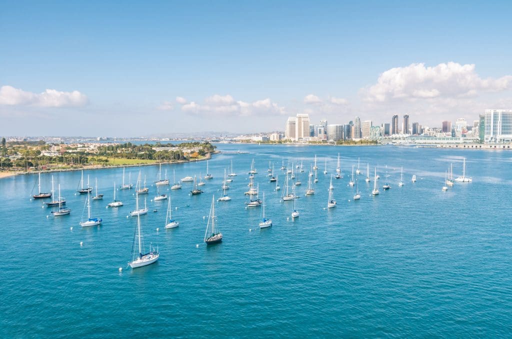 Skyline de San Diego, son front de mer et ses voiliers, à découvrir en voyage linguistique aux USA