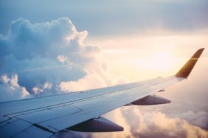 Vue sur l'aile de l'avion lors de votre voyage