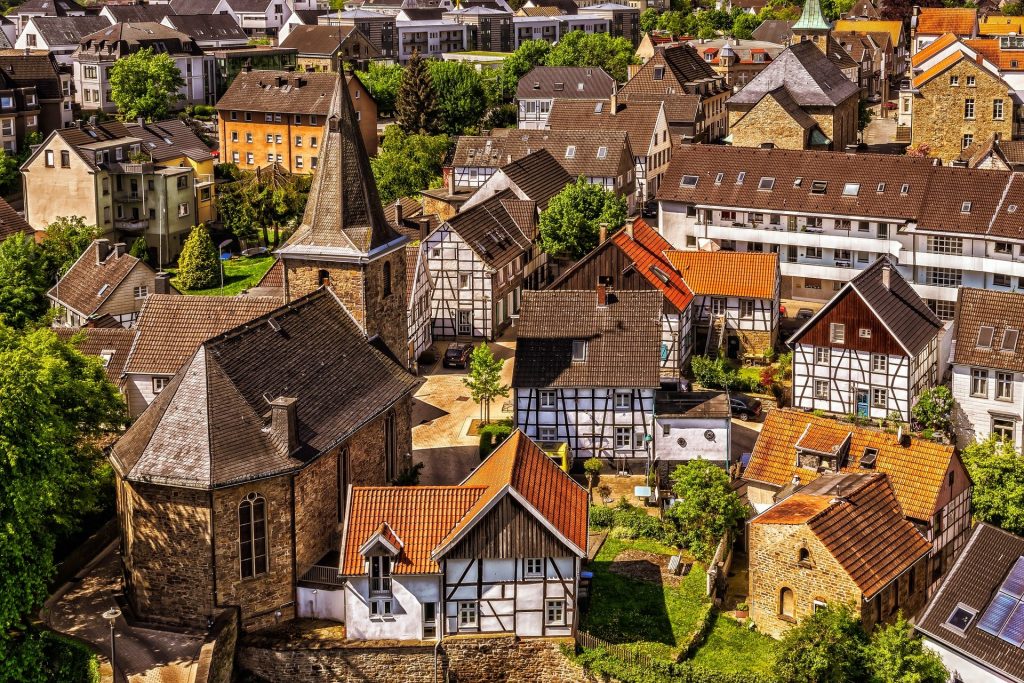 Vue aérienne d'une ville typique de l'Allemagne à visiter lors de votre séjour allemand