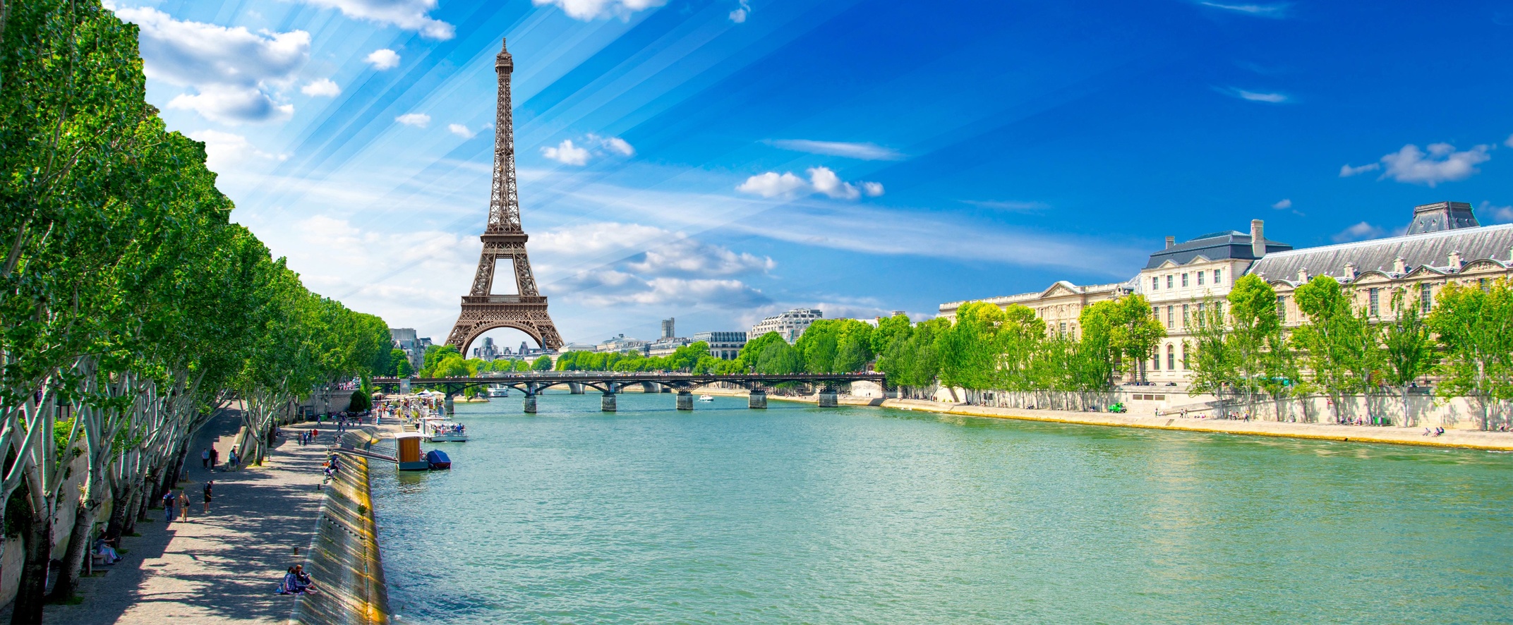 La Seine et vue sur la Tour Eiffel à Paris