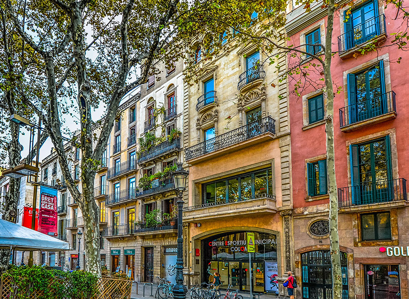 Rue commerçante à Barcelone, à découvrir en séjour linguistique en Espagne