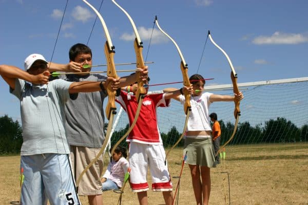 activité tir à l'arc durant un summer camp au Canada