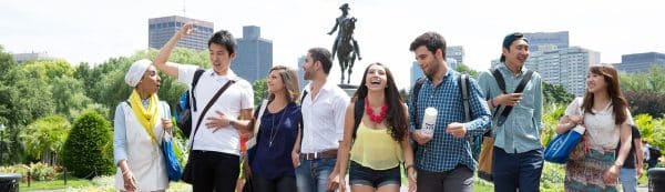groupe d'étudiants en excursion durant leur séjour linguistique à Boston aux Etats-Unis