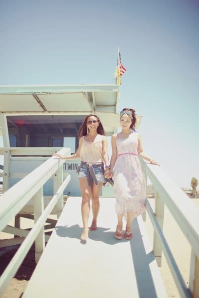 Etudiantes se promenant sur la plage de Santa Monica durant leur séjour linguistique USA