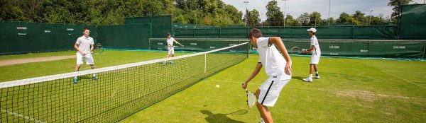 Tennis sur gazon pour respecter la tradition anglaise
