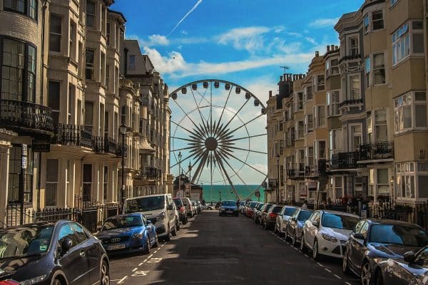 Grande roue installée sur la célèbre jetée de Brighton à découvrir lors d'un séjour linguistique en Angleterre